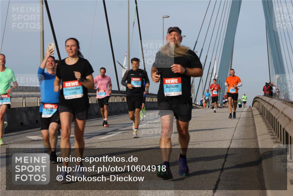 03.10.2026 - Köhlbrandbrückenlauf Strokosch-Dieckow http://msf.ph/oto/10604918 03.10.2026 09:42:30 Position 2 2163, 1089, 2390, 2387 meine-sportfotos.de