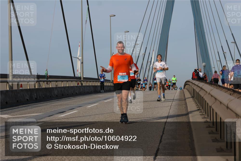 03.10.2026 - Köhlbrandbrückenlauf Strokosch-Dieckow http://msf.ph/oto/10604922 03.10.2026 09:42:36 Position 2 2395 meine-sportfotos.de