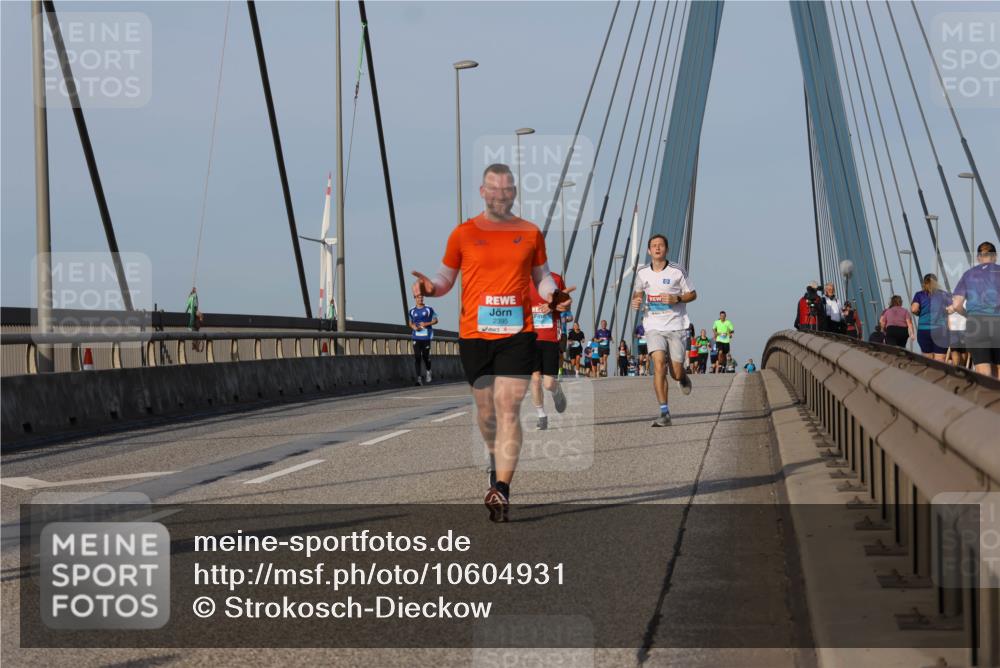 03.10.2026 - Köhlbrandbrückenlauf Strokosch-Dieckow http://msf.ph/oto/10604931 03.10.2026 09:42:36 Position 2 2395 meine-sportfotos.de