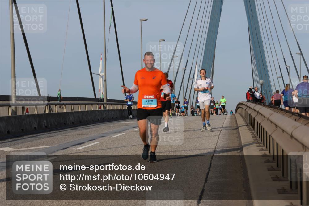 03.10.2026 - Köhlbrandbrückenlauf Strokosch-Dieckow http://msf.ph/oto/10604947 03.10.2026 09:42:36 Position 2 2395 meine-sportfotos.de
