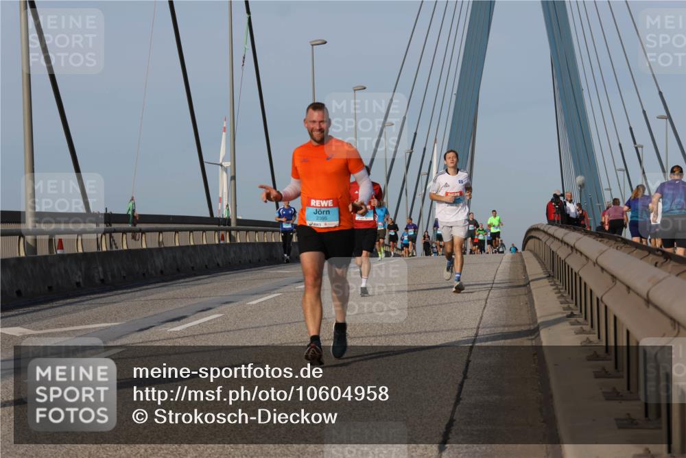 03.10.2026 - Köhlbrandbrückenlauf Strokosch-Dieckow http://msf.ph/oto/10604958 03.10.2026 09:42:37 Position 2 2395 meine-sportfotos.de