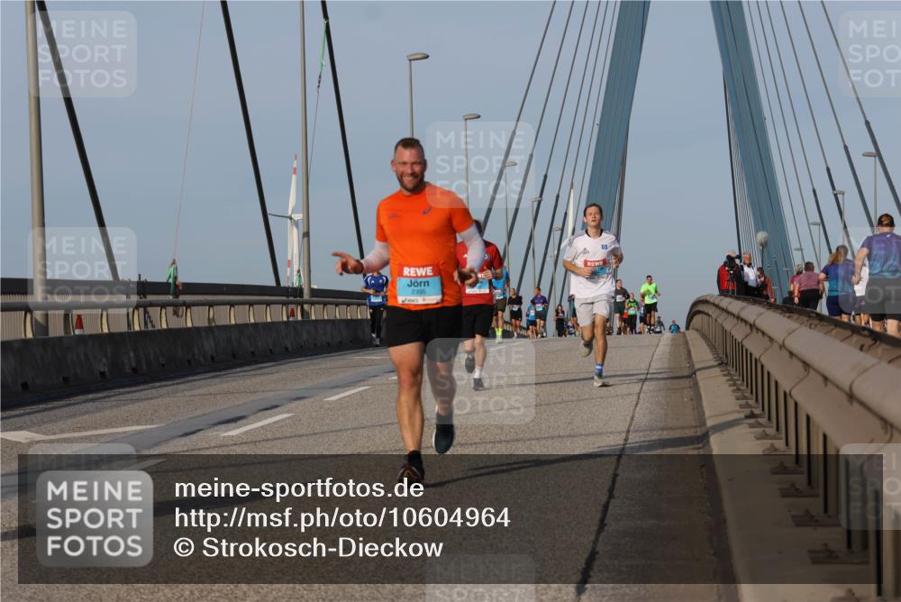 03.10.2026 - Köhlbrandbrückenlauf Strokosch-Dieckow http://msf.ph/oto/10604964 03.10.2026 09:42:37 Position 2 2395 meine-sportfotos.de