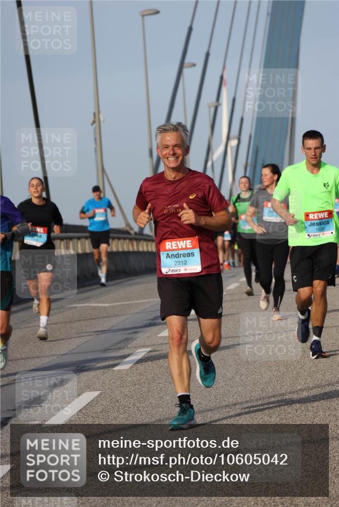 03.10.2026 - Köhlbrandbrückenlauf Strokosch-Dieckow http://msf.ph/oto/10605042 03.10.2026 09:42:54 Position 2 42, 195, 2212, 1039 meine-sportfotos.de