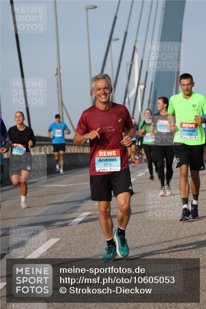 03.10.2026 - Köhlbrandbrückenlauf Strokosch-Dieckow http://msf.ph/oto/10605053 03.10.2026 09:42:54 Position 2 42, 195, 2212, 1039 meine-sportfotos.de