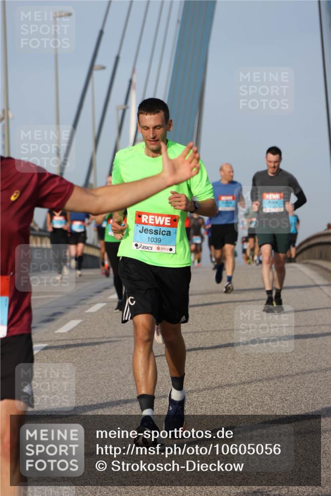 03.10.2026 - Köhlbrandbrückenlauf Strokosch-Dieckow http://msf.ph/oto/10605056 03.10.2026 09:42:56 Position 2 1039 meine-sportfotos.de