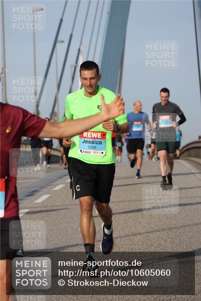 03.10.2026 - Köhlbrandbrückenlauf Strokosch-Dieckow http://msf.ph/oto/10605060 03.10.2026 09:42:57 Position 2 1039 meine-sportfotos.de