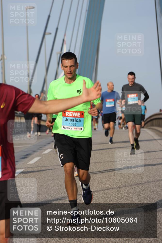 03.10.2026 - Köhlbrandbrückenlauf Strokosch-Dieckow http://msf.ph/oto/10605064 03.10.2026 09:42:57 Position 2 1039 meine-sportfotos.de
