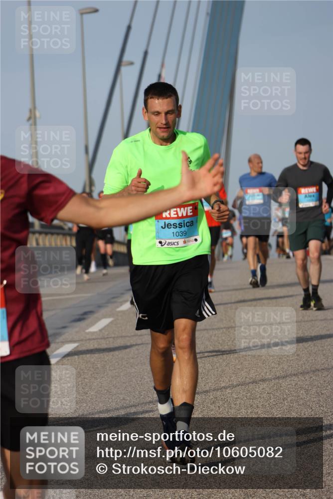 03.10.2026 - Köhlbrandbrückenlauf Strokosch-Dieckow http://msf.ph/oto/10605082 03.10.2026 09:42:57 Position 2 34, 1039 meine-sportfotos.de
