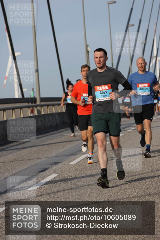 03.10.2026 - Köhlbrandbrückenlauf Strokosch-Dieckow http://msf.ph/oto/10605089 03.10.2026 09:43:02 Position 2 1055, 1109 meine-sportfotos.de