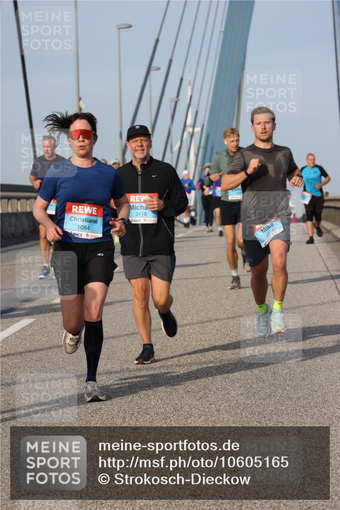03.10.2026 - Köhlbrandbrückenlauf Strokosch-Dieckow http://msf.ph/oto/10605165 03.10.2026 09:43:11 Position 2 2418, 1084 meine-sportfotos.de