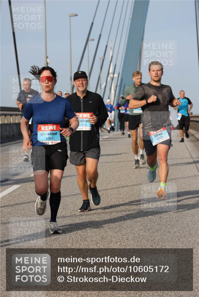 03.10.2026 - Köhlbrandbrückenlauf Strokosch-Dieckow http://msf.ph/oto/10605172 03.10.2026 09:43:11 Position 2 1084, 2418, 2173 meine-sportfotos.de