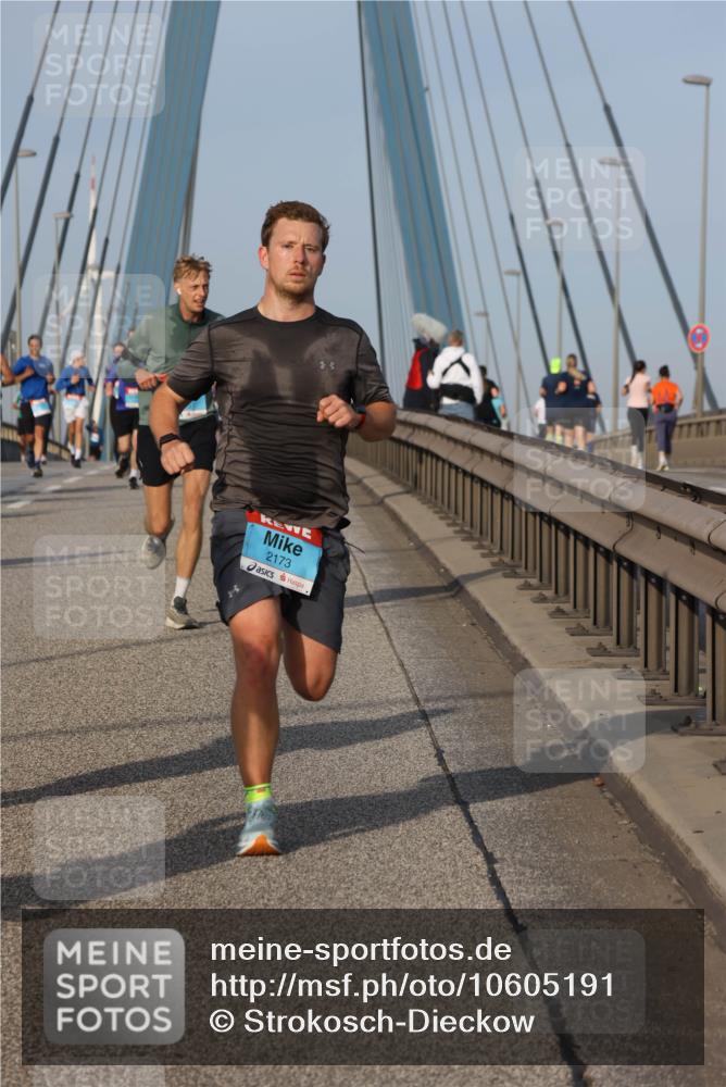 03.10.2026 - Köhlbrandbrückenlauf Strokosch-Dieckow http://msf.ph/oto/10605191 03.10.2026 09:43:12 Position 2 2173 meine-sportfotos.de