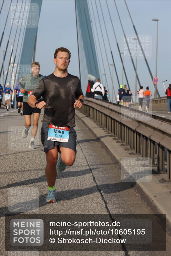 03.10.2026 - Köhlbrandbrückenlauf Strokosch-Dieckow http://msf.ph/oto/10605195 03.10.2026 09:43:12 Position 2 2173 meine-sportfotos.de