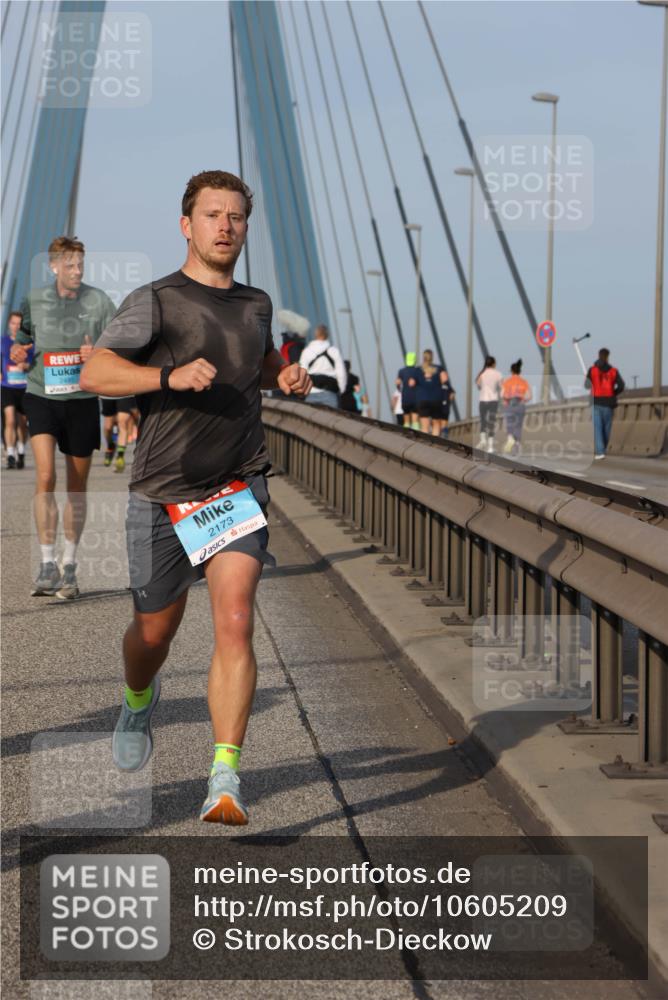 03.10.2026 - Köhlbrandbrückenlauf Strokosch-Dieckow http://msf.ph/oto/10605209 03.10.2026 09:43:12 Position 2 2173 meine-sportfotos.de
