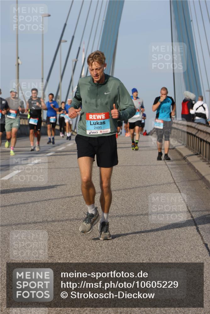 03.10.2026 - Köhlbrandbrückenlauf Strokosch-Dieckow http://msf.ph/oto/10605229 03.10.2026 09:43:15 Position 2 2495 meine-sportfotos.de