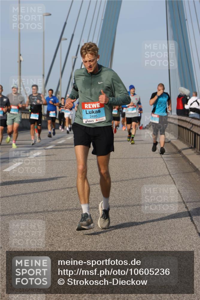 03.10.2026 - Köhlbrandbrückenlauf Strokosch-Dieckow http://msf.ph/oto/10605236 03.10.2026 09:43:15 Position 2 2495 meine-sportfotos.de
