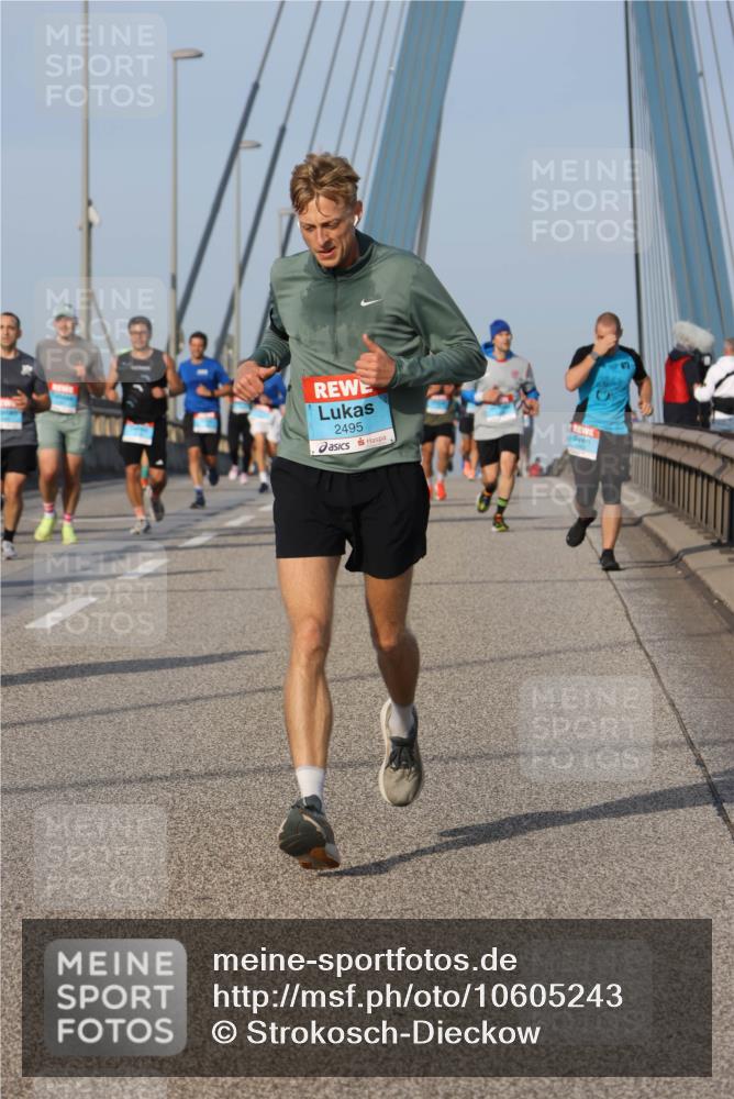 03.10.2026 - Köhlbrandbrückenlauf Strokosch-Dieckow http://msf.ph/oto/10605243 03.10.2026 09:43:15 Position 2 2495 meine-sportfotos.de