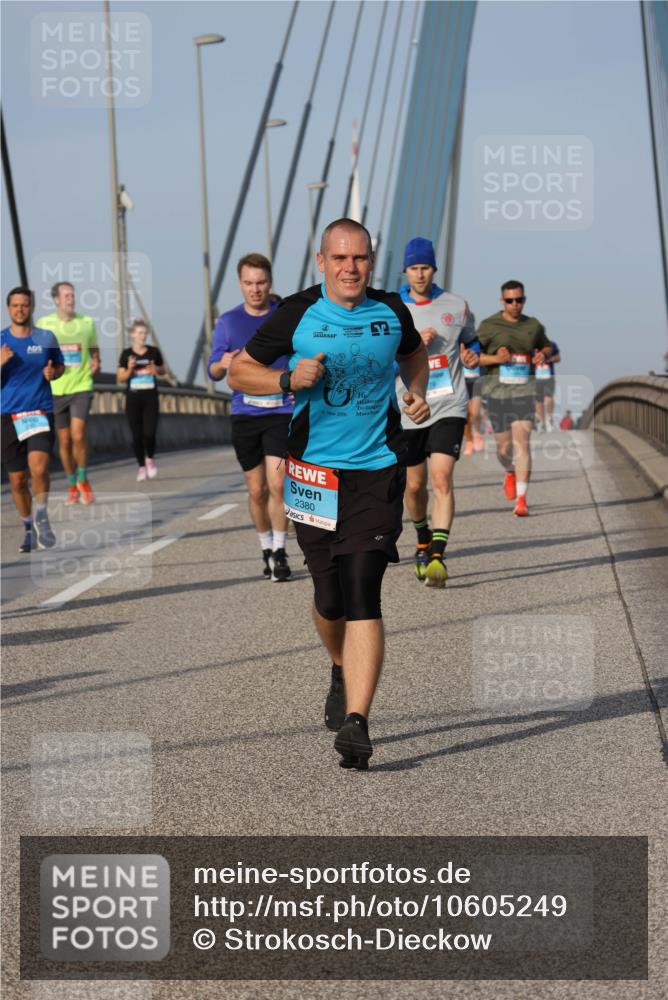 03.10.2026 - Köhlbrandbrückenlauf Strokosch-Dieckow http://msf.ph/oto/10605249 03.10.2026 09:43:20 Position 2 100, 8, 2016, 2380, 16 meine-sportfotos.de