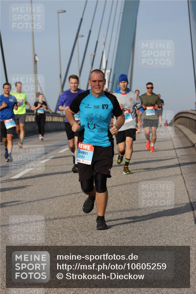 03.10.2026 - Köhlbrandbrückenlauf Strokosch-Dieckow http://msf.ph/oto/10605259 03.10.2026 09:43:20 Position 2 8, 16, 16, 2380 meine-sportfotos.de