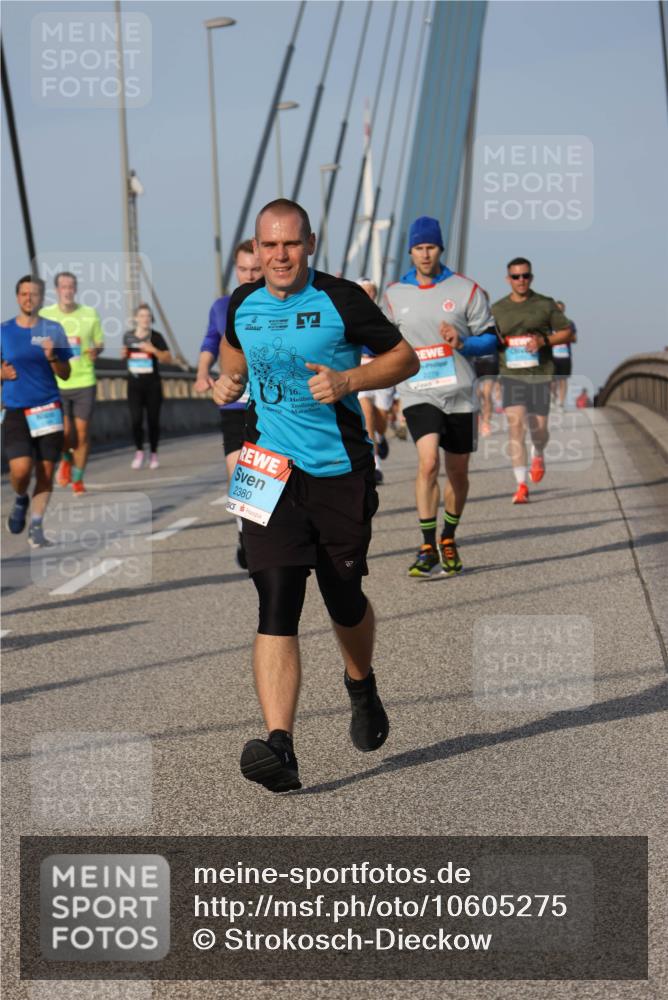 03.10.2026 - Köhlbrandbrückenlauf Strokosch-Dieckow http://msf.ph/oto/10605275 03.10.2026 09:43:21 Position 2 3, 2380, 16 meine-sportfotos.de