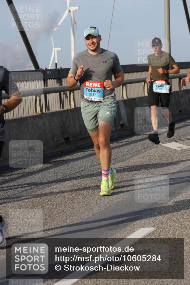 03.10.2026 - Köhlbrandbrückenlauf Strokosch-Dieckow http://msf.ph/oto/10605284 03.10.2026 09:43:22 Position 2 2357, 1958 meine-sportfotos.de