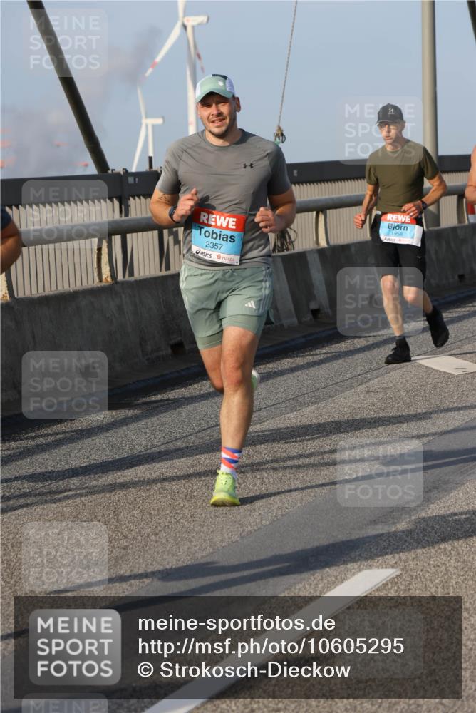 03.10.2026 - Köhlbrandbrückenlauf Strokosch-Dieckow http://msf.ph/oto/10605295 03.10.2026 09:43:22 Position 2 2357, 958 meine-sportfotos.de