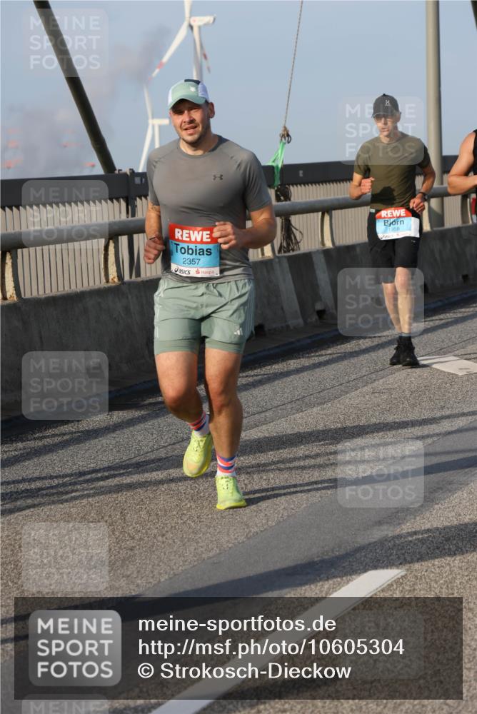 03.10.2026 - Köhlbrandbrückenlauf Strokosch-Dieckow http://msf.ph/oto/10605304 03.10.2026 09:43:22 Position 2 2357, 1958 meine-sportfotos.de