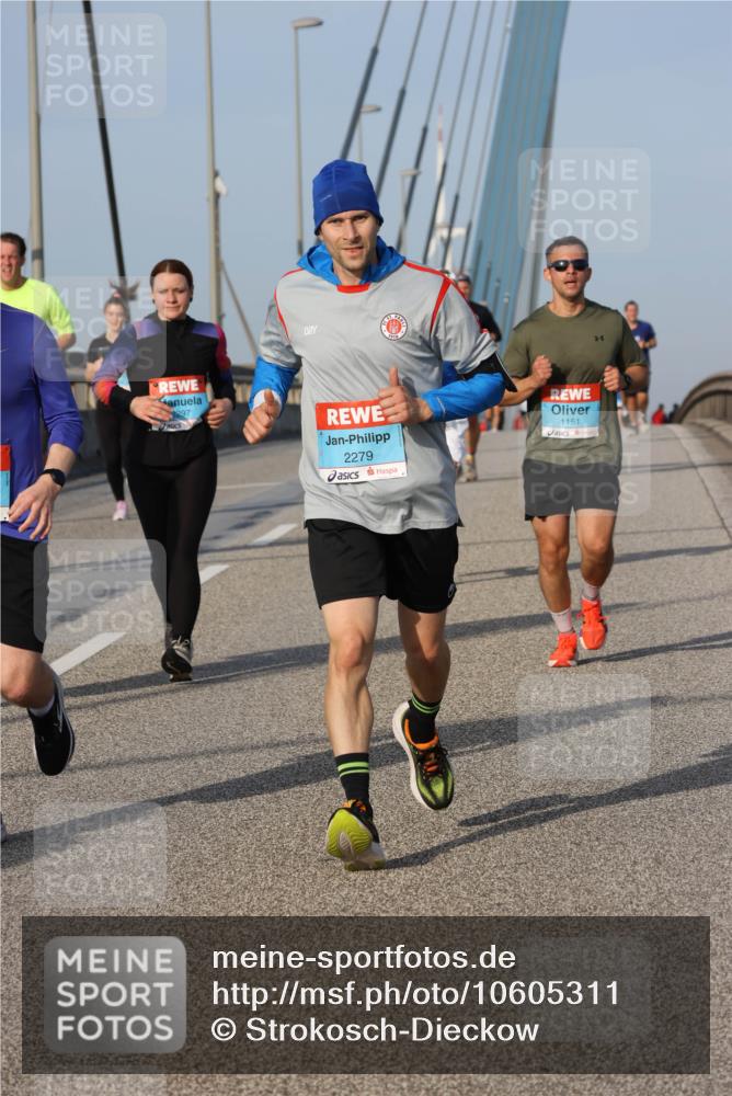 03.10.2026 - Köhlbrandbrückenlauf Strokosch-Dieckow http://msf.ph/oto/10605311 03.10.2026 09:43:25 Position 2 2297, 2279, 1151 meine-sportfotos.de