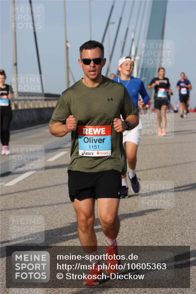 03.10.2026 - Köhlbrandbrückenlauf Strokosch-Dieckow http://msf.ph/oto/10605363 03.10.2026 09:43:27 Position 2 1151 meine-sportfotos.de