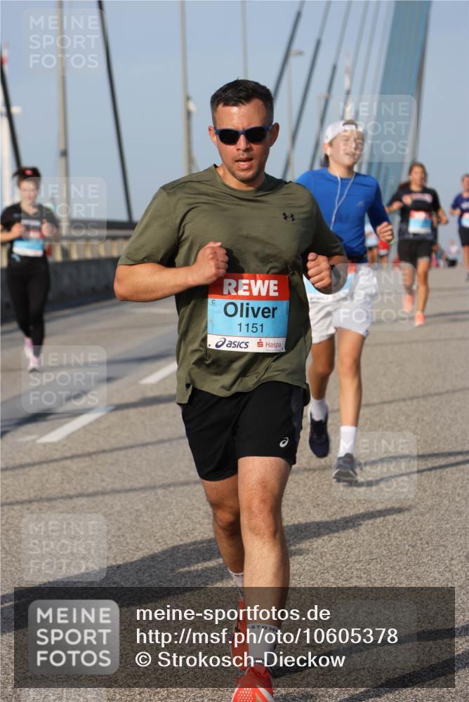 03.10.2026 - Köhlbrandbrückenlauf Strokosch-Dieckow http://msf.ph/oto/10605378 03.10.2026 09:43:27 Position 2 1151 meine-sportfotos.de