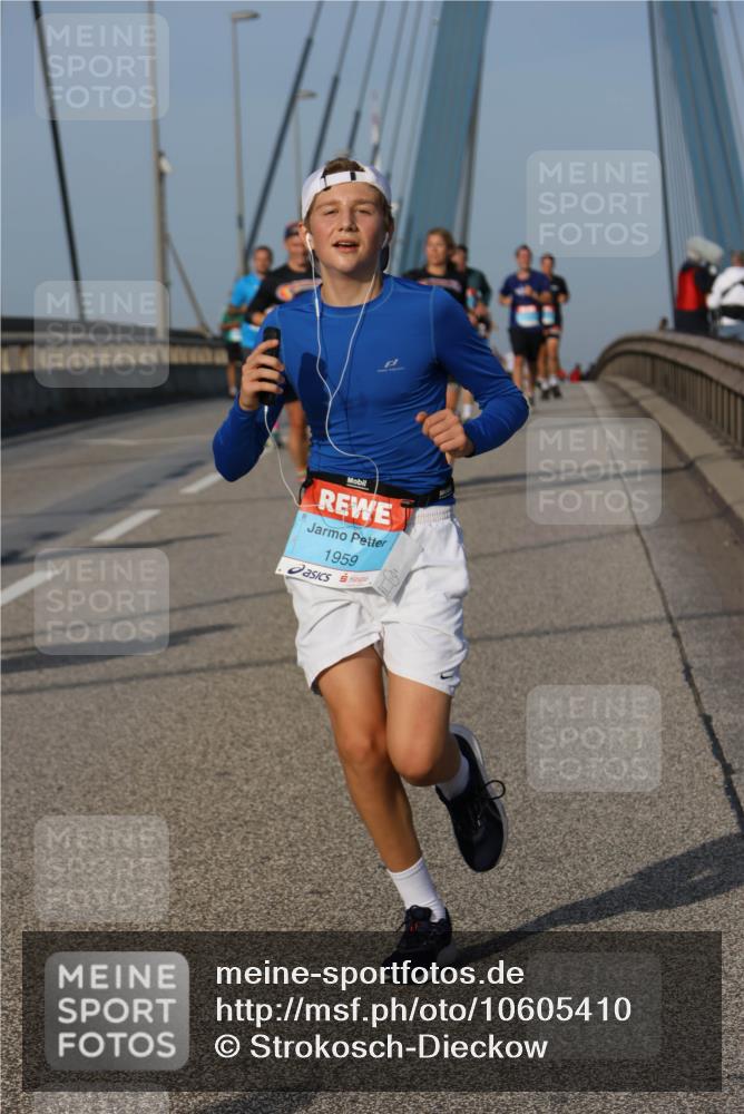 03.10.2026 - Köhlbrandbrückenlauf Strokosch-Dieckow http://msf.ph/oto/10605410 03.10.2026 09:43:29 Position 2 1959 meine-sportfotos.de