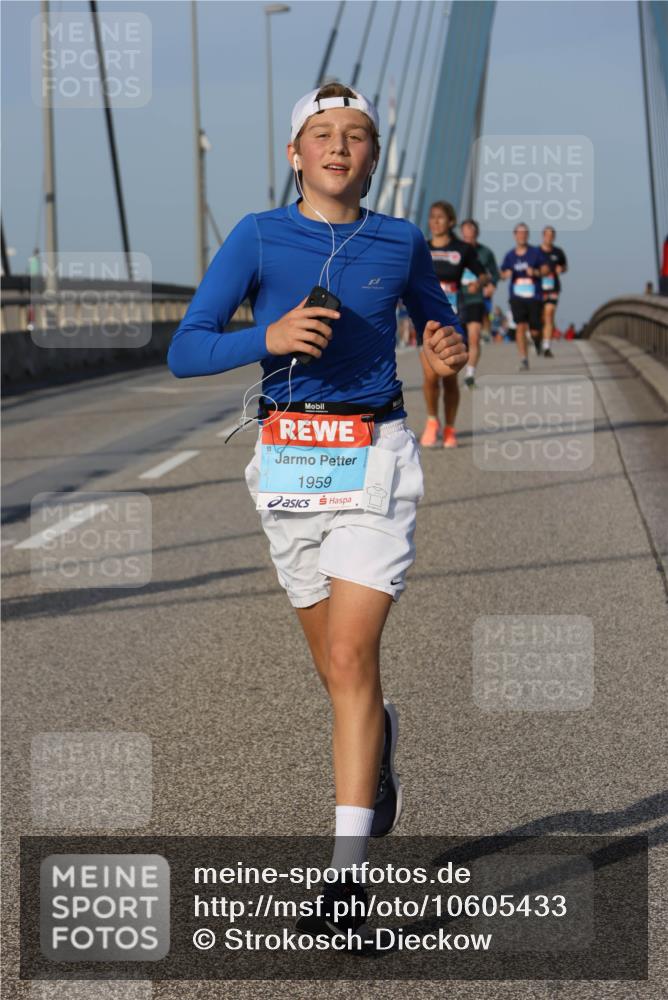 03.10.2026 - Köhlbrandbrückenlauf Strokosch-Dieckow http://msf.ph/oto/10605433 03.10.2026 09:43:30 Position 2 1959 meine-sportfotos.de