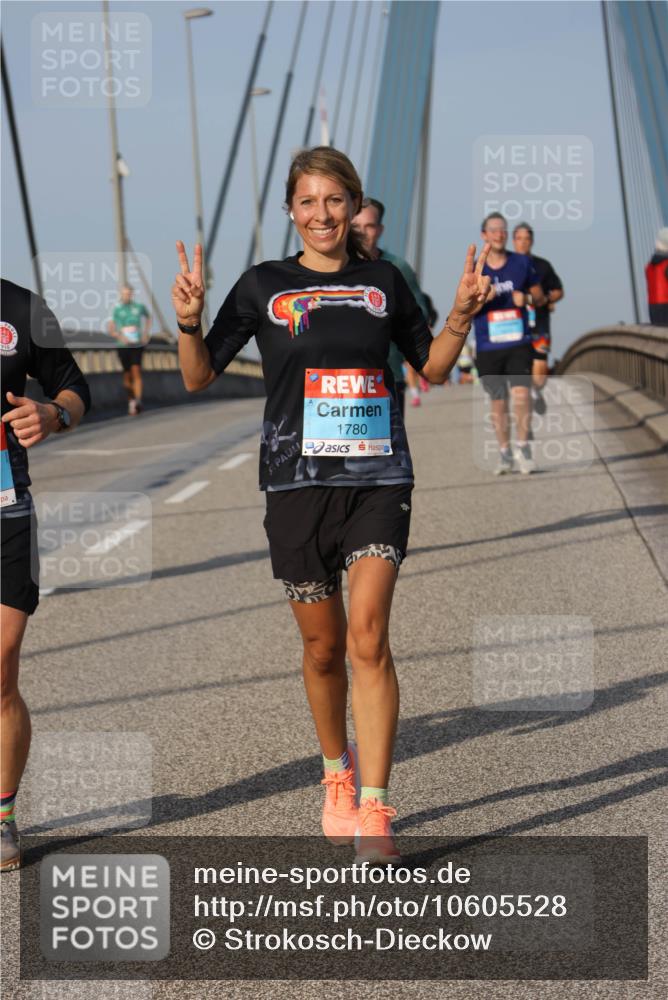 03.10.2026 - Köhlbrandbrückenlauf Strokosch-Dieckow http://msf.ph/oto/10605528 03.10.2026 09:43:35 Position 2 910, 1780 meine-sportfotos.de