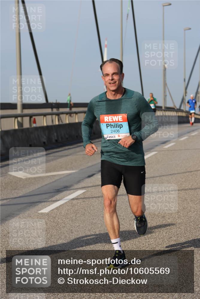 03.10.2026 - Köhlbrandbrückenlauf Strokosch-Dieckow http://msf.ph/oto/10605569 03.10.2026 09:43:39 Position 2 2406 meine-sportfotos.de