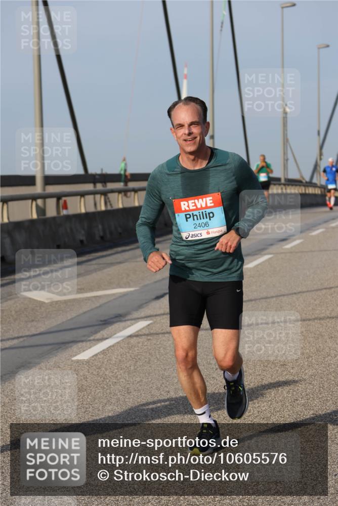03.10.2026 - Köhlbrandbrückenlauf Strokosch-Dieckow http://msf.ph/oto/10605576 03.10.2026 09:43:39 Position 2 2406 meine-sportfotos.de