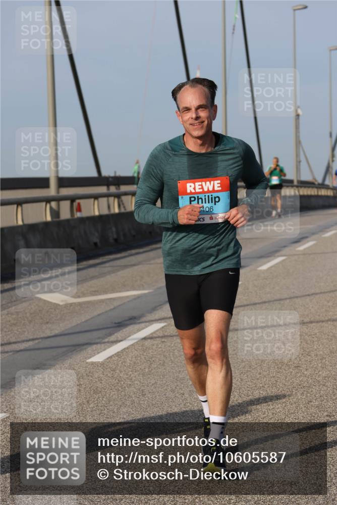 03.10.2026 - Köhlbrandbrückenlauf Strokosch-Dieckow http://msf.ph/oto/10605587 03.10.2026 09:43:39 Position 2 406 meine-sportfotos.de