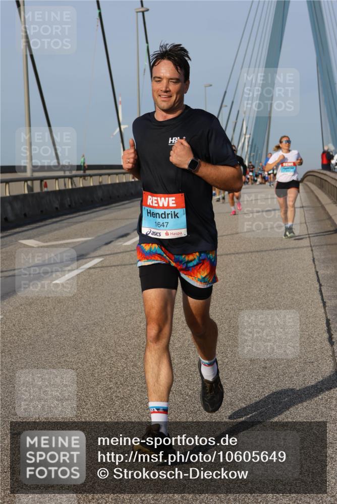 03.10.2026 - Köhlbrandbrückenlauf Strokosch-Dieckow http://msf.ph/oto/10605649 03.10.2026 09:43:44 Position 2 1647 meine-sportfotos.de