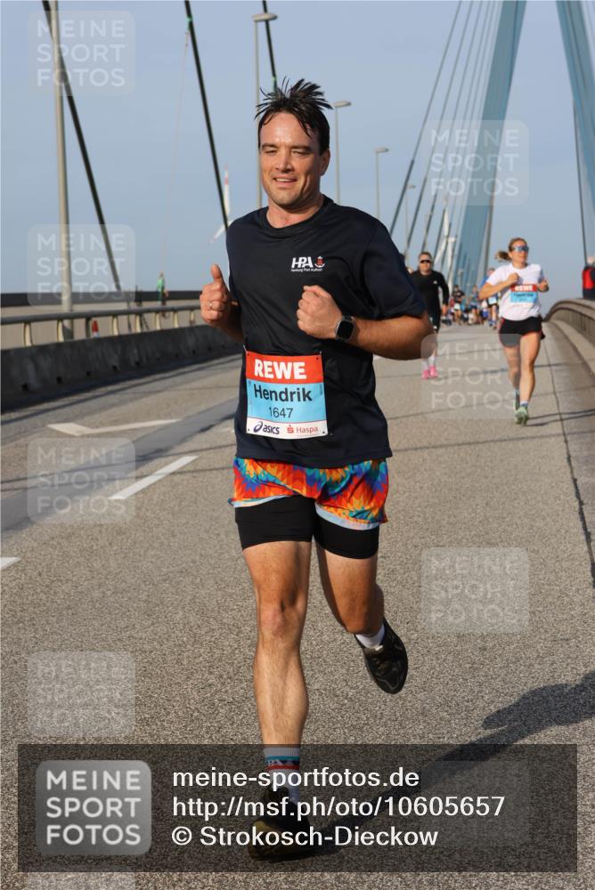 03.10.2026 - Köhlbrandbrückenlauf Strokosch-Dieckow http://msf.ph/oto/10605657 03.10.2026 09:43:44 Position 2 1647 meine-sportfotos.de