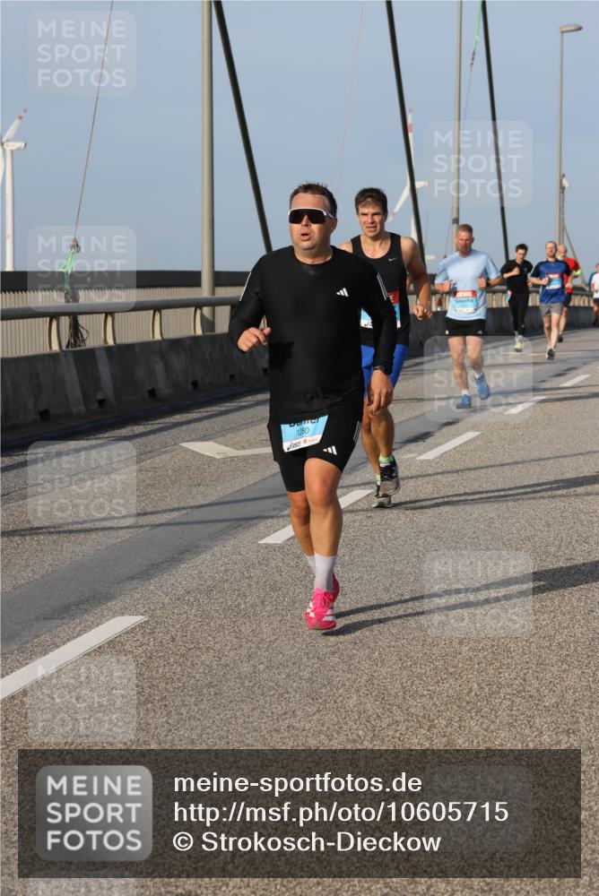 03.10.2026 - Köhlbrandbrückenlauf Strokosch-Dieckow http://msf.ph/oto/10605715 03.10.2026 09:43:50 Position 2 1280 meine-sportfotos.de