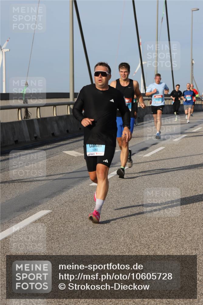 03.10.2026 - Köhlbrandbrückenlauf Strokosch-Dieckow http://msf.ph/oto/10605728 03.10.2026 09:43:51 Position 2 1280 meine-sportfotos.de