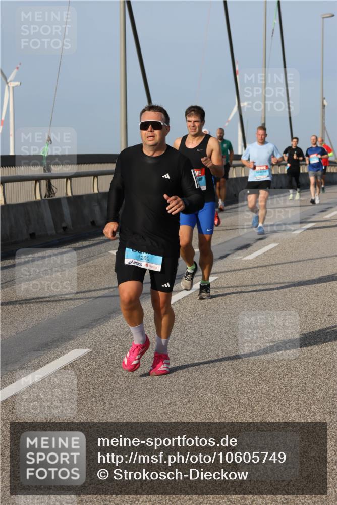 03.10.2026 - Köhlbrandbrückenlauf Strokosch-Dieckow http://msf.ph/oto/10605749 03.10.2026 09:43:51 Position 2 1280 meine-sportfotos.de