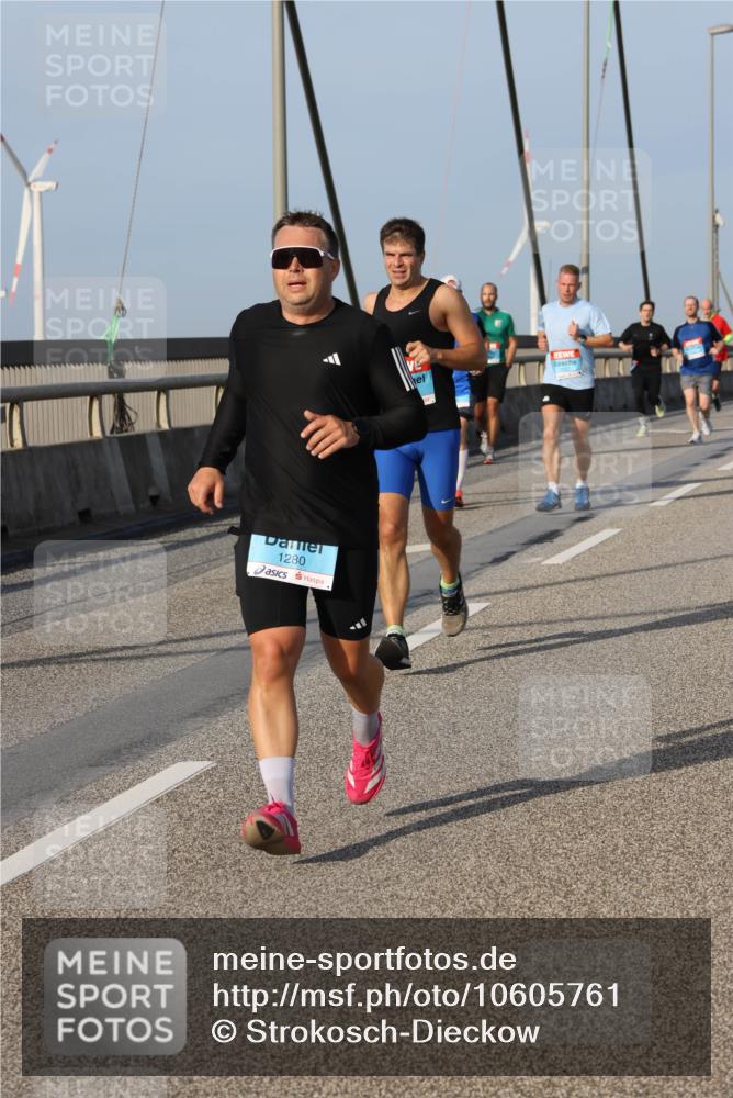 03.10.2026 - Köhlbrandbrückenlauf Strokosch-Dieckow http://msf.ph/oto/10605761 03.10.2026 09:43:51 Position 2 1280 meine-sportfotos.de