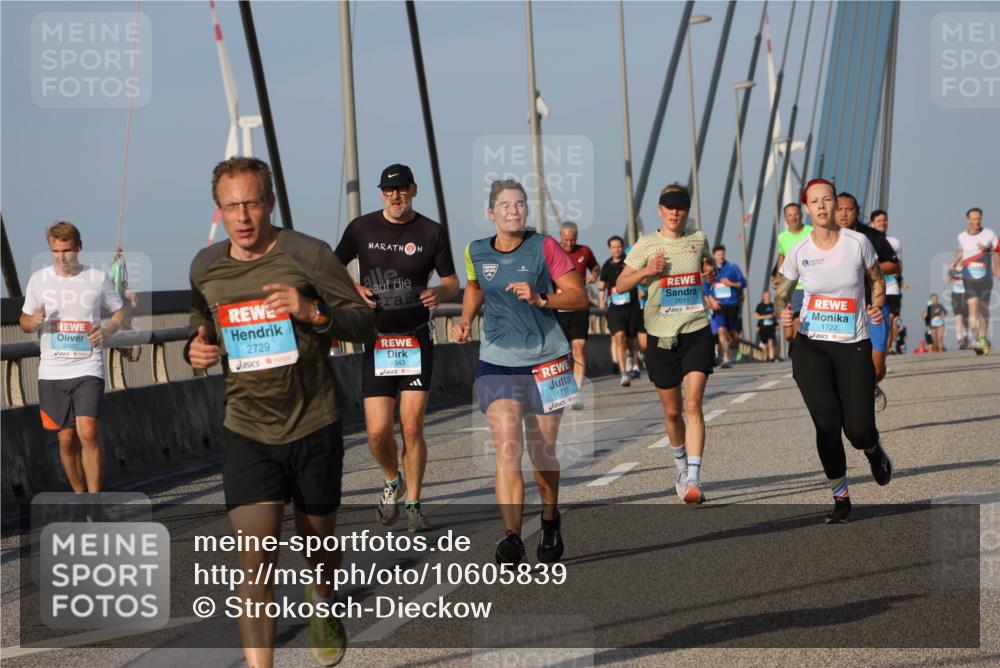03.10.2026 - Köhlbrandbrückenlauf Strokosch-Dieckow http://msf.ph/oto/10605839 03.10.2026 09:44:07 Position 2 2480, 2729, 2343, 1715, 2011, 1722 meine-sportfotos.de