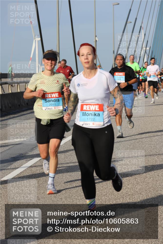 03.10.2026 - Köhlbrandbrückenlauf Strokosch-Dieckow http://msf.ph/oto/10605863 03.10.2026 09:44:12 Position 2 2011, 1722, 3833 meine-sportfotos.de