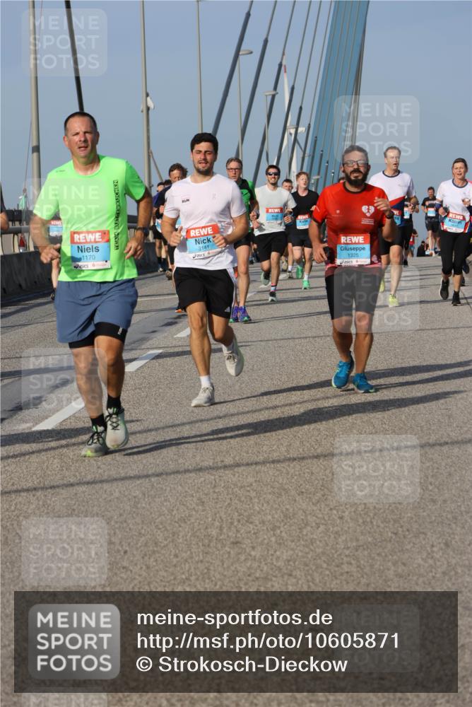 03.10.2026 - Köhlbrandbrückenlauf Strokosch-Dieckow http://msf.ph/oto/10605871 03.10.2026 09:44:18 Position 2 1170, 3141, 1325 meine-sportfotos.de