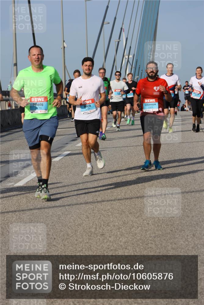03.10.2026 - Köhlbrandbrückenlauf Strokosch-Dieckow http://msf.ph/oto/10605876 03.10.2026 09:44:18 Position 2 1170, 3141, 1325 meine-sportfotos.de