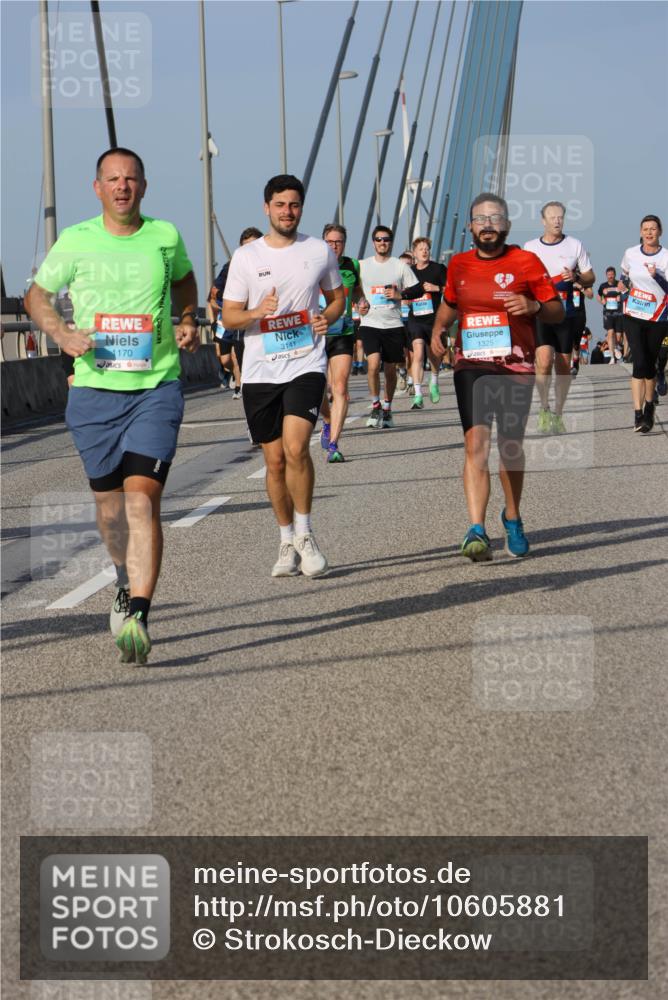 03.10.2026 - Köhlbrandbrückenlauf Strokosch-Dieckow http://msf.ph/oto/10605881 03.10.2026 09:44:18 Position 2 1170, 3141, 1325 meine-sportfotos.de