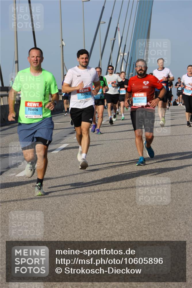 03.10.2026 - Köhlbrandbrückenlauf Strokosch-Dieckow http://msf.ph/oto/10605896 03.10.2026 09:44:18 Position 2 1170, 3141, 1325 meine-sportfotos.de