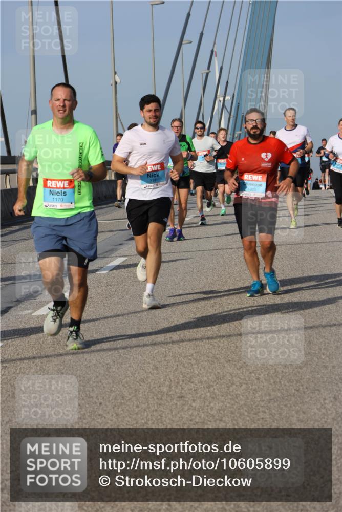 03.10.2026 - Köhlbrandbrückenlauf Strokosch-Dieckow http://msf.ph/oto/10605899 03.10.2026 09:44:18 Position 2 1170, 3141, 1325 meine-sportfotos.de