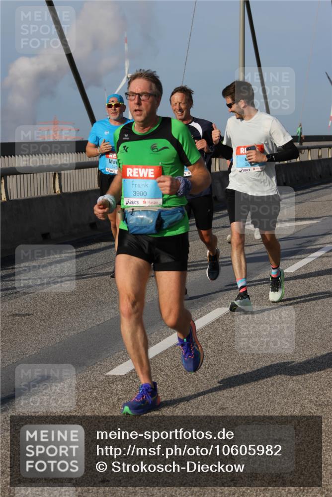 03.10.2026 - Köhlbrandbrückenlauf Strokosch-Dieckow http://msf.ph/oto/10605982 03.10.2026 09:44:27 Position 2 126, 3900 meine-sportfotos.de